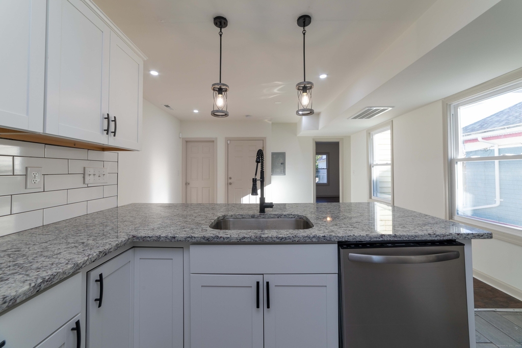 84 Sheffield Avenue - Photo 15