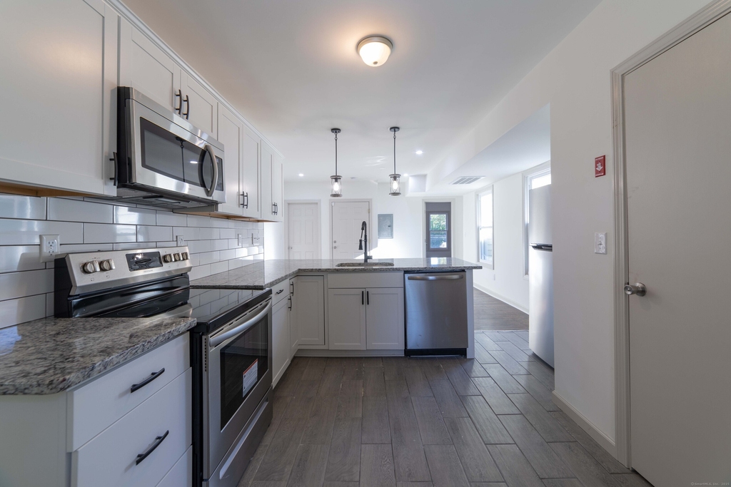 84 Sheffield Avenue - Photo 0