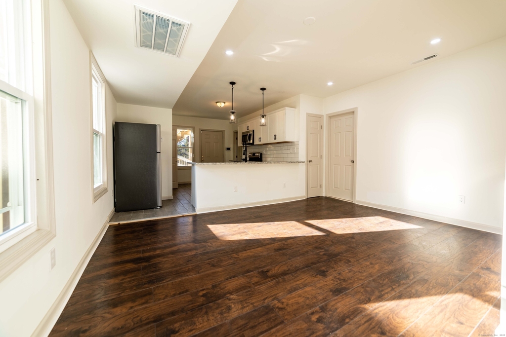 84 Sheffield Avenue - Photo 18