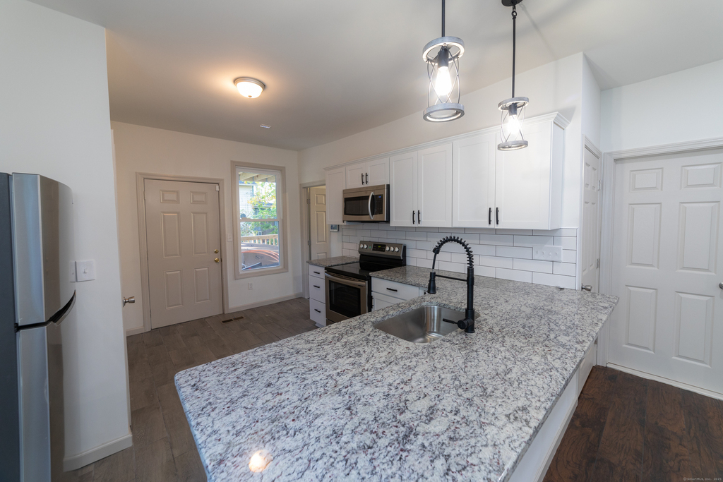 84 Sheffield Avenue - Photo 2
