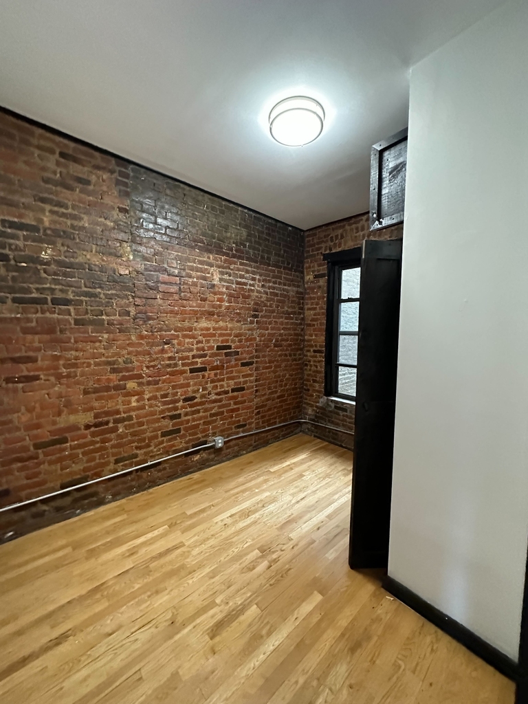East 11th Street & Ave C - Photo 6