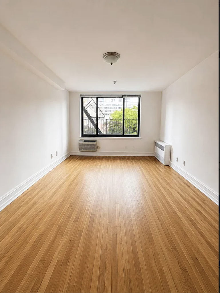 1st Avenue - Photo 2