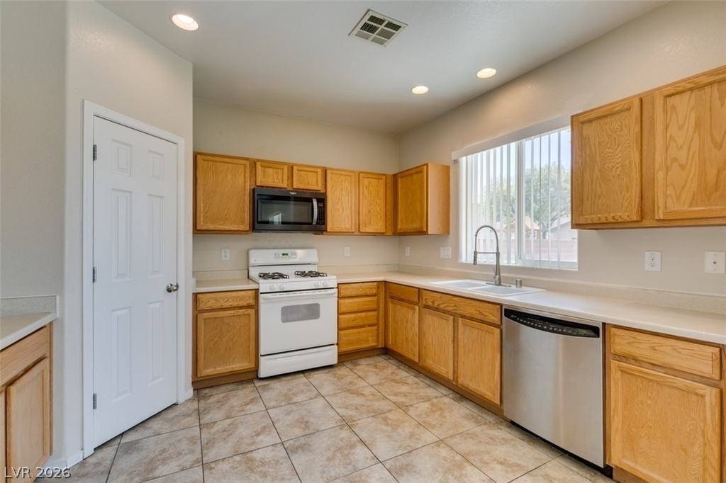 2925 Dowitcher Avenue - Photo 3