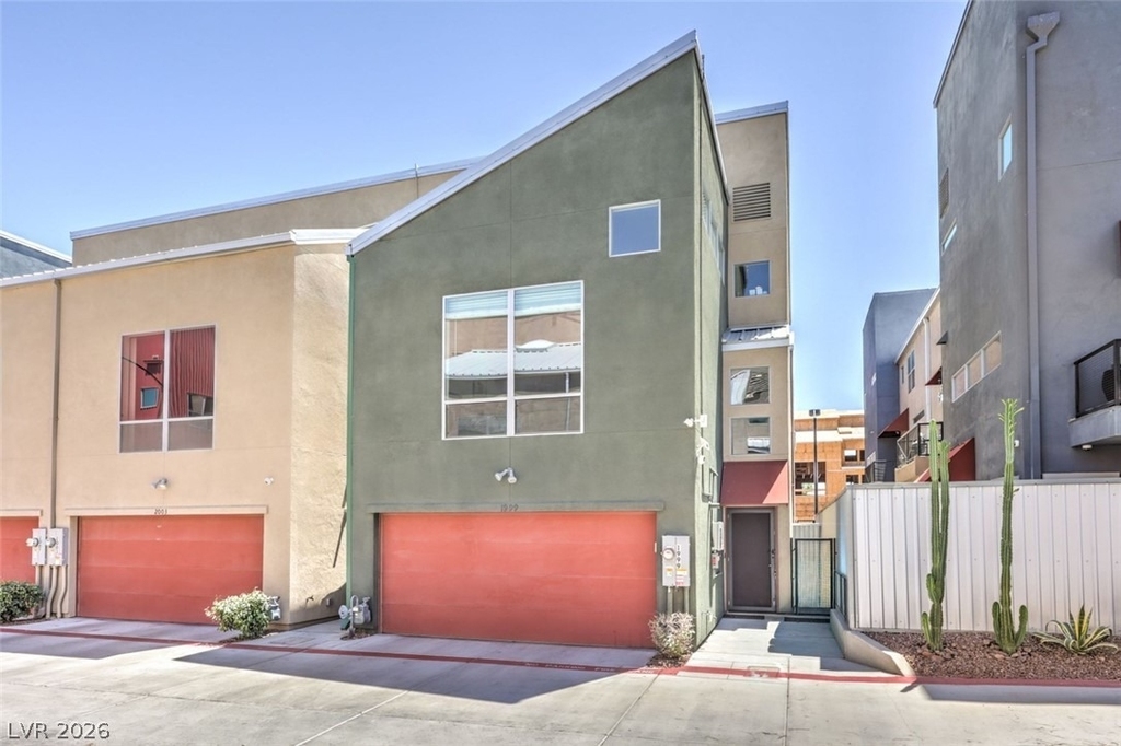 1999 Yaupon Avenue - Photo 2