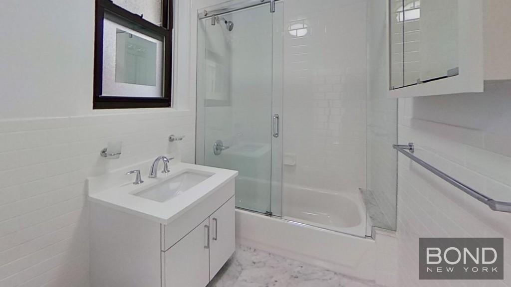 156 East 37th Street - Photo 5