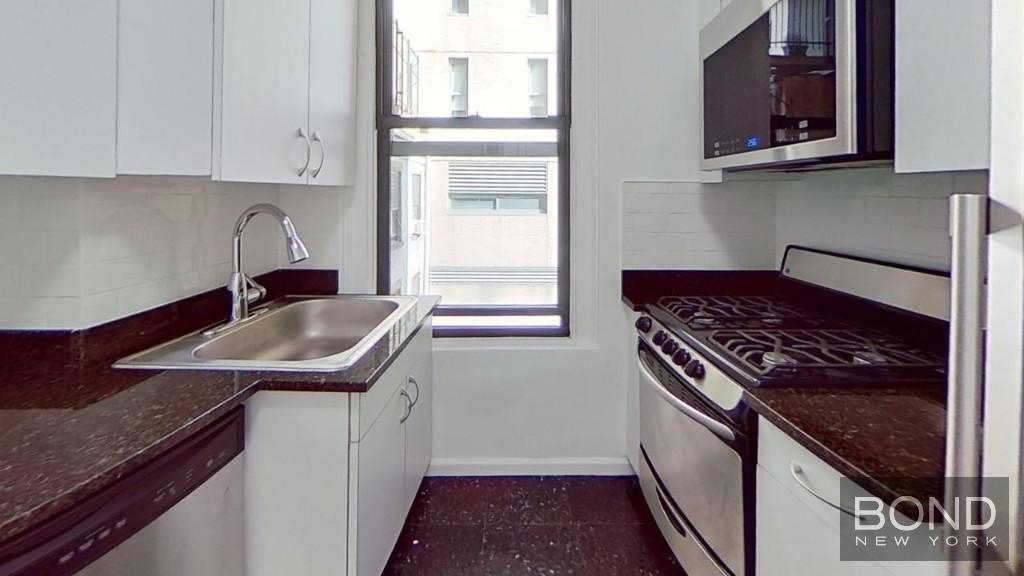 156 East 37th Street - Photo 4
