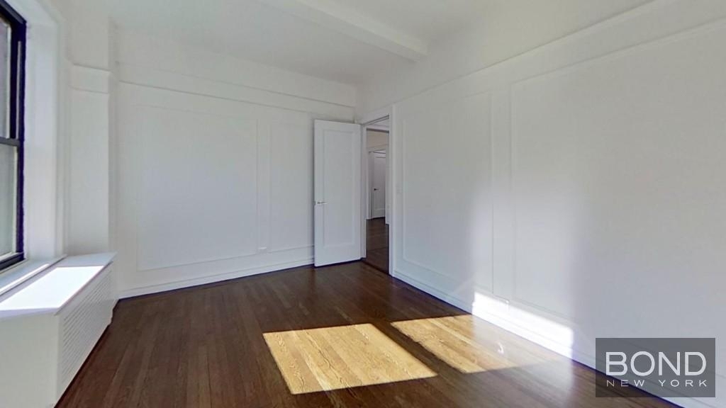 156 East 37th Street - Photo 3