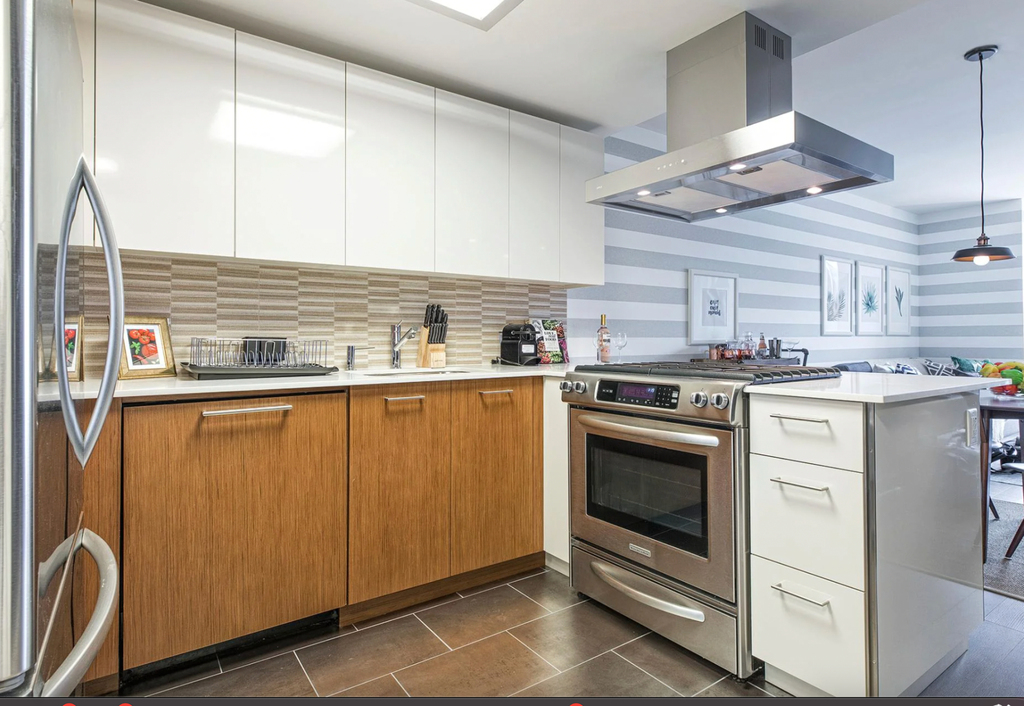 450 West 42nd Street - Photo 2