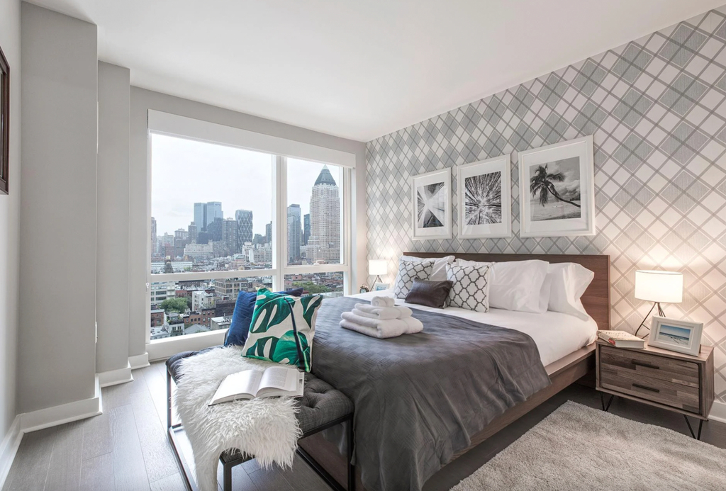 450 West 42nd Street - Photo 1
