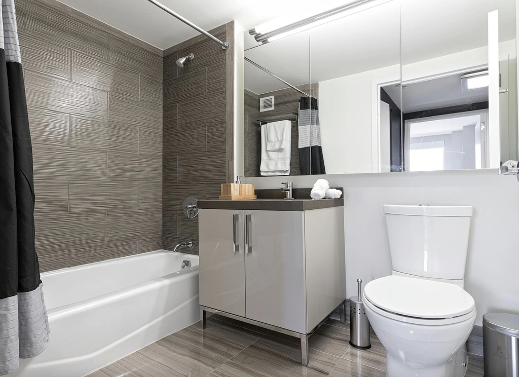 450 West 42nd Street - Photo 3
