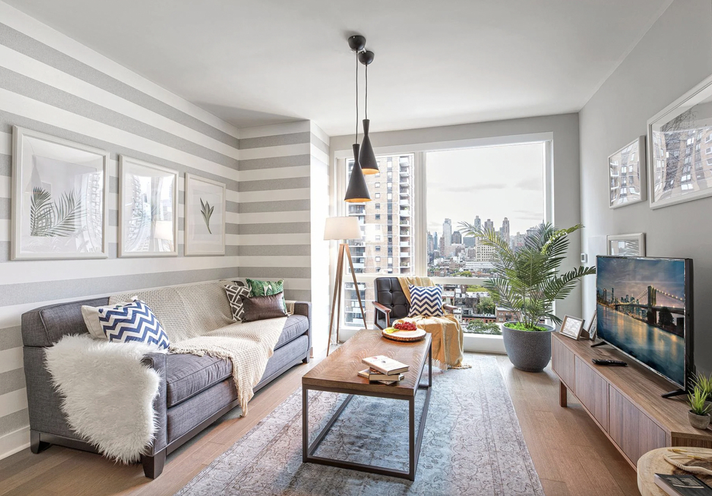 450 West 42nd Street - Photo 0