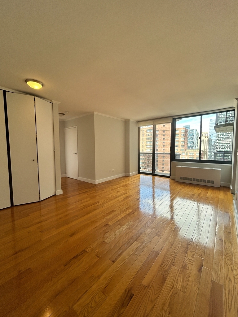 48th St & 8th Ave - Photo 1