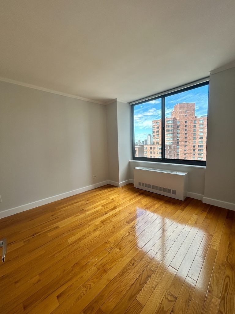 48th St & 8th Ave - Photo 6
