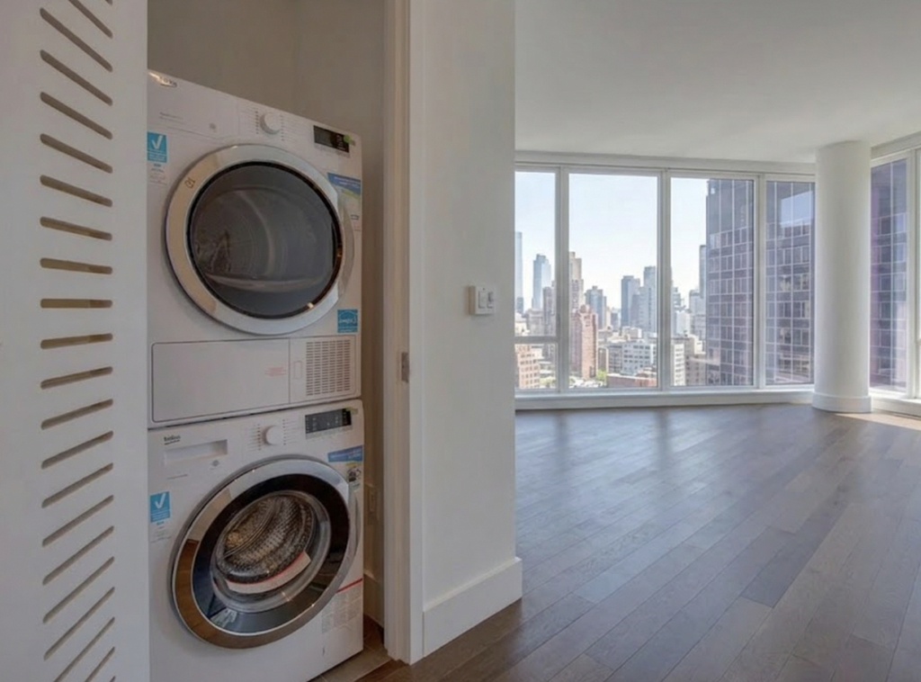 East 44th Street - Photo 4