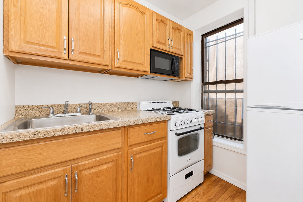 328 East 14th - Photo 1