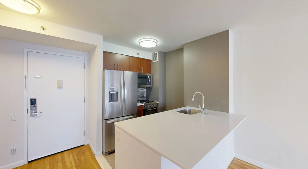 West 21st Street - Photo 5