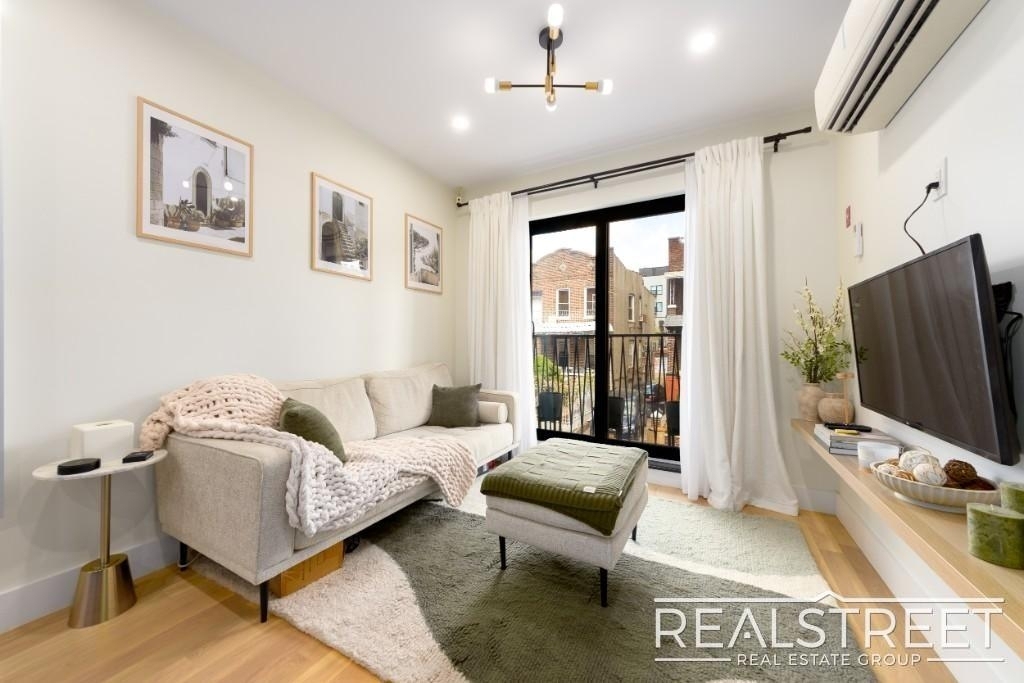 1406 Lincoln Pl - Photo 2