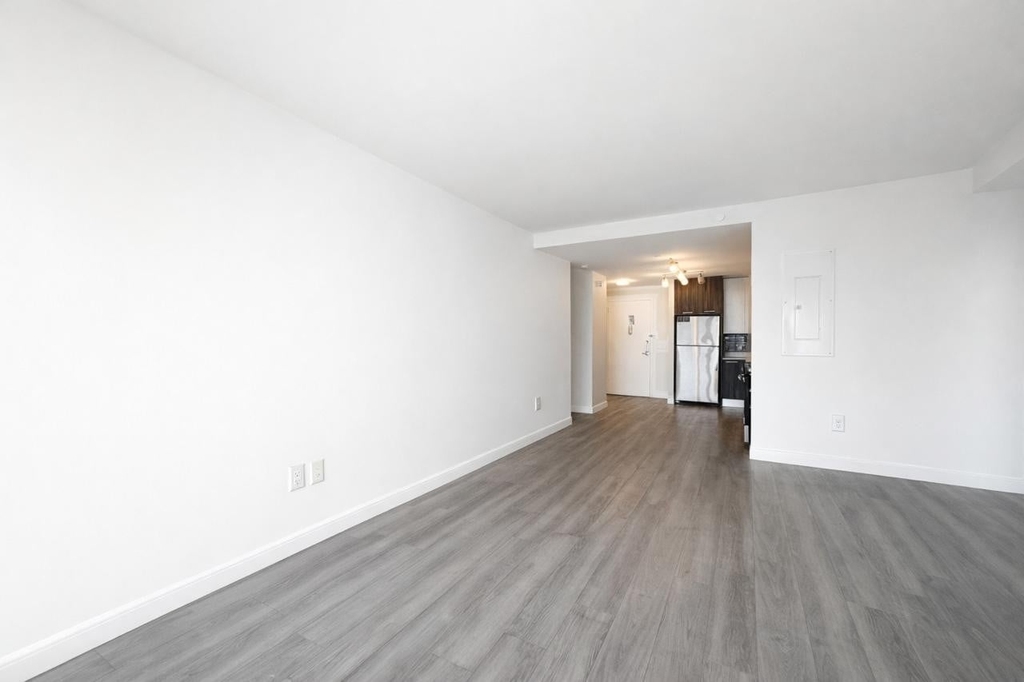 1524 Sheepshead Bay Road - Photo 4