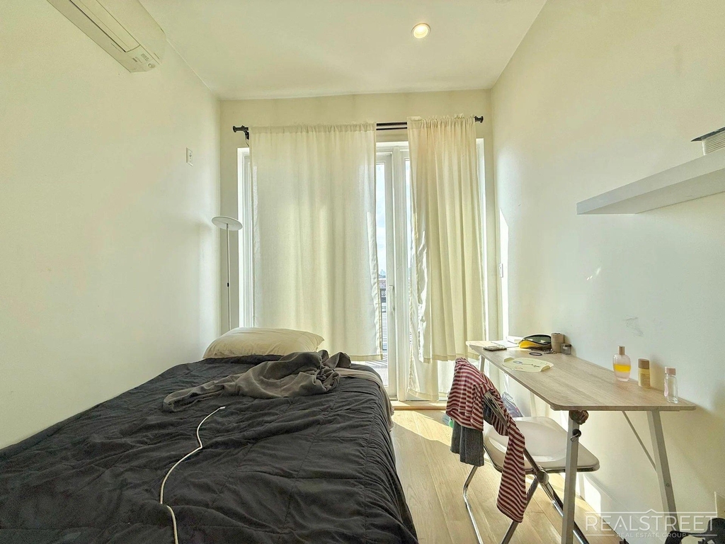 1530 Putnam Avenue - Photo 5