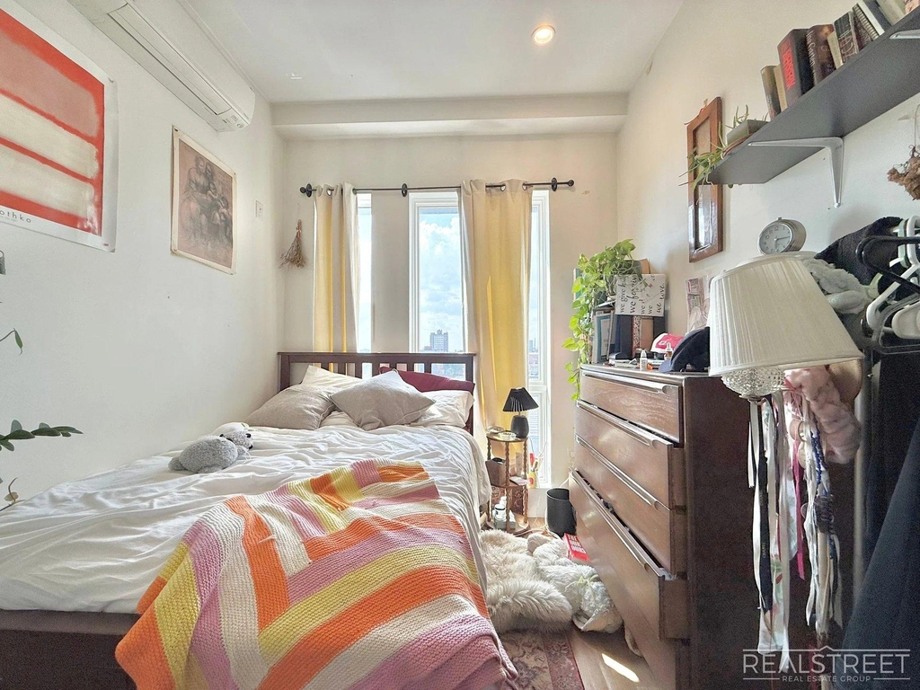1530 Putnam Avenue - Photo 4