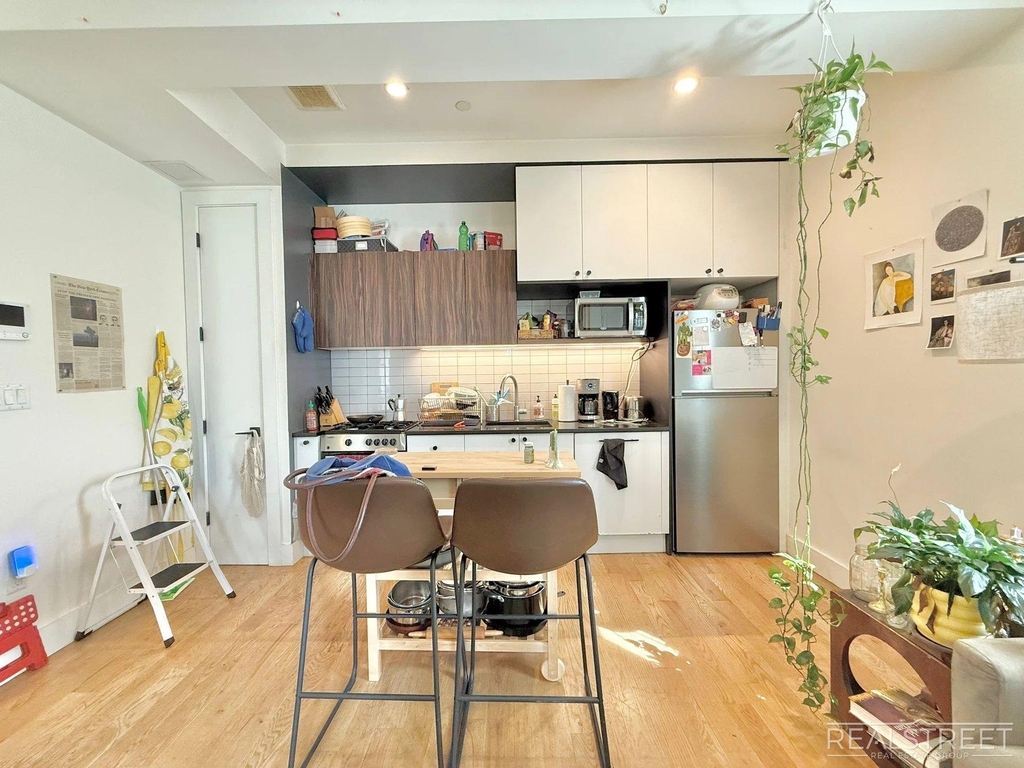 1530 Putnam Avenue - Photo 1