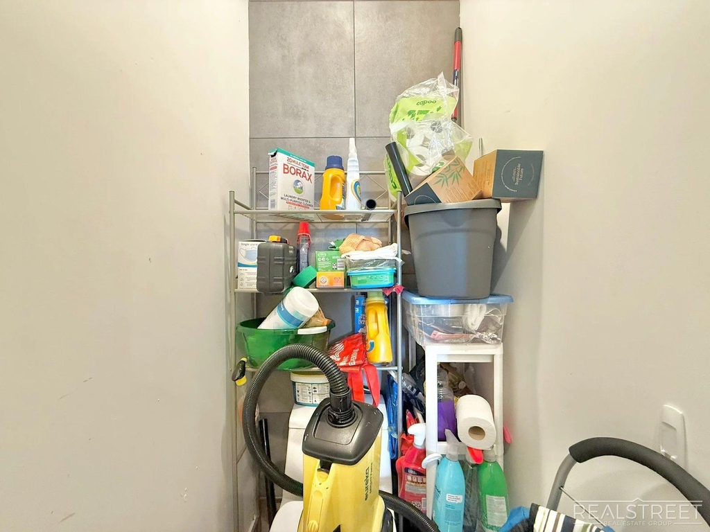 1530 Putnam Avenue - Photo 6