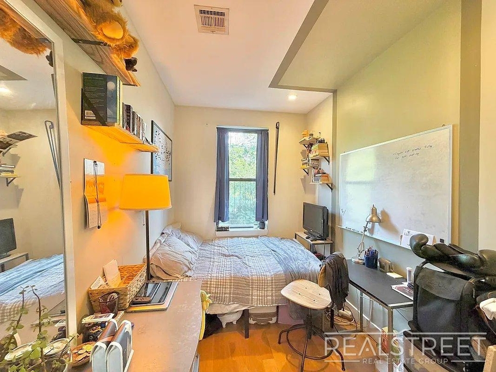 250 Melrose Street - Photo 8