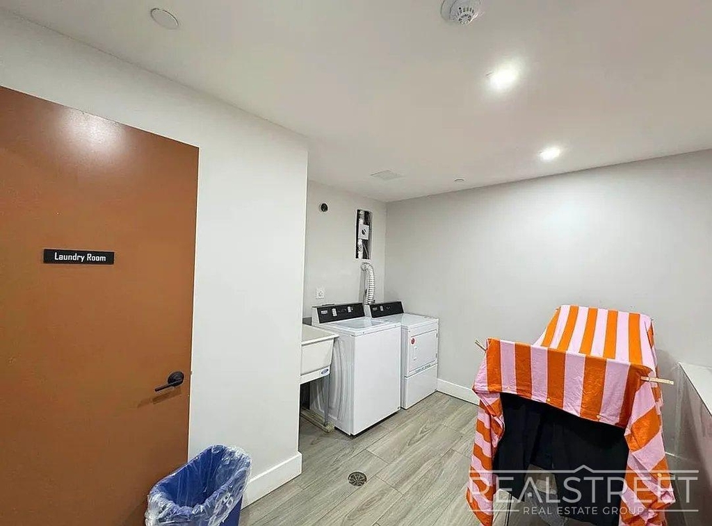 250 Melrose Street - Photo 9