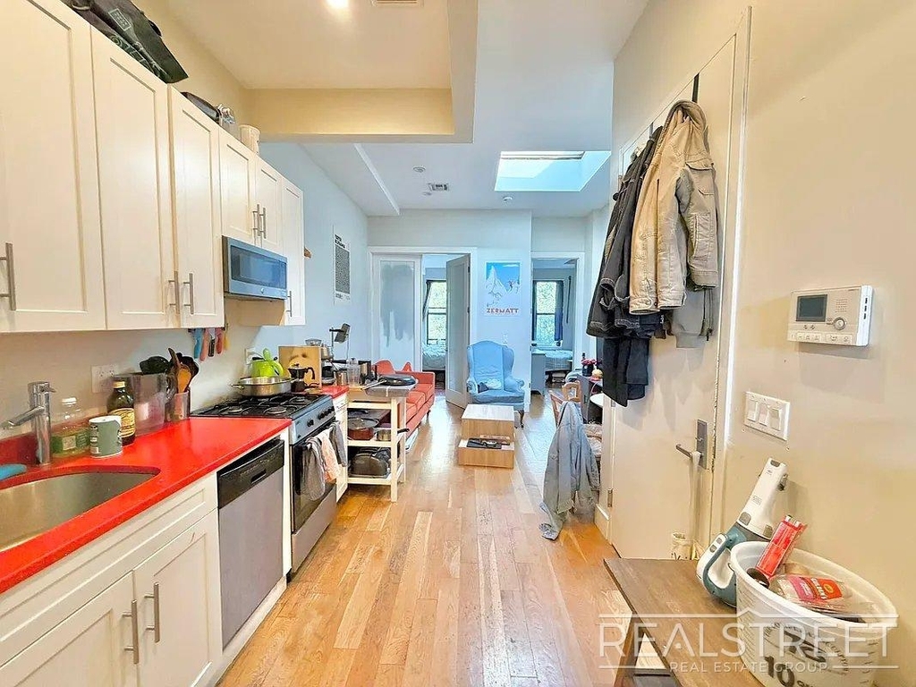250 Melrose Street - Photo 3