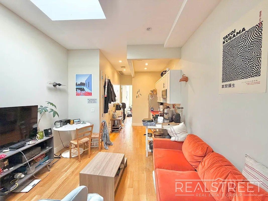 250 Melrose Street - Photo 2
