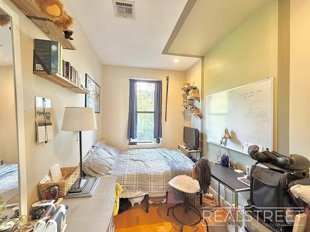 250 Melrose Street - Photo 5