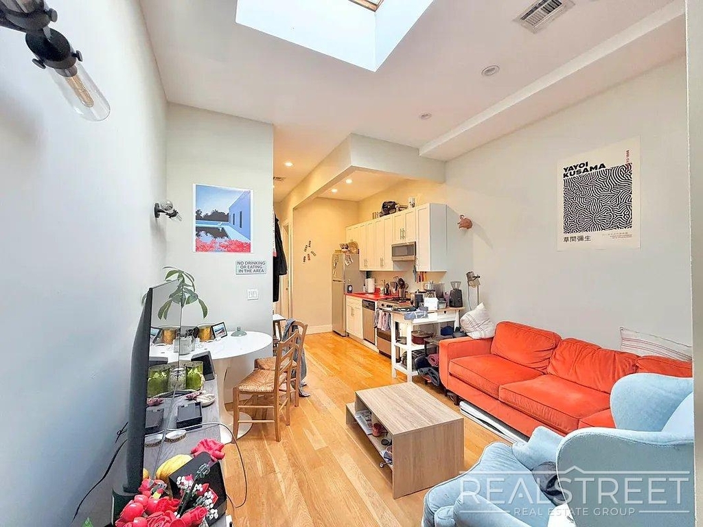 250 Melrose Street - Photo 1