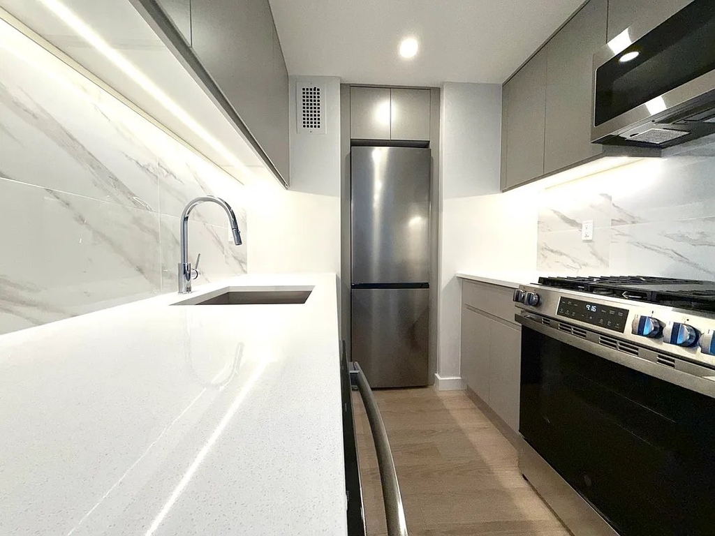 West 87th Street - Photo 1