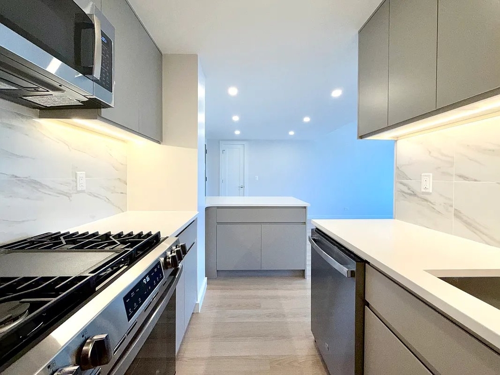 West 87th Street - Photo 0