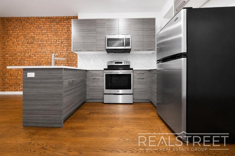 890 Jefferson Avenue - Photo 2
