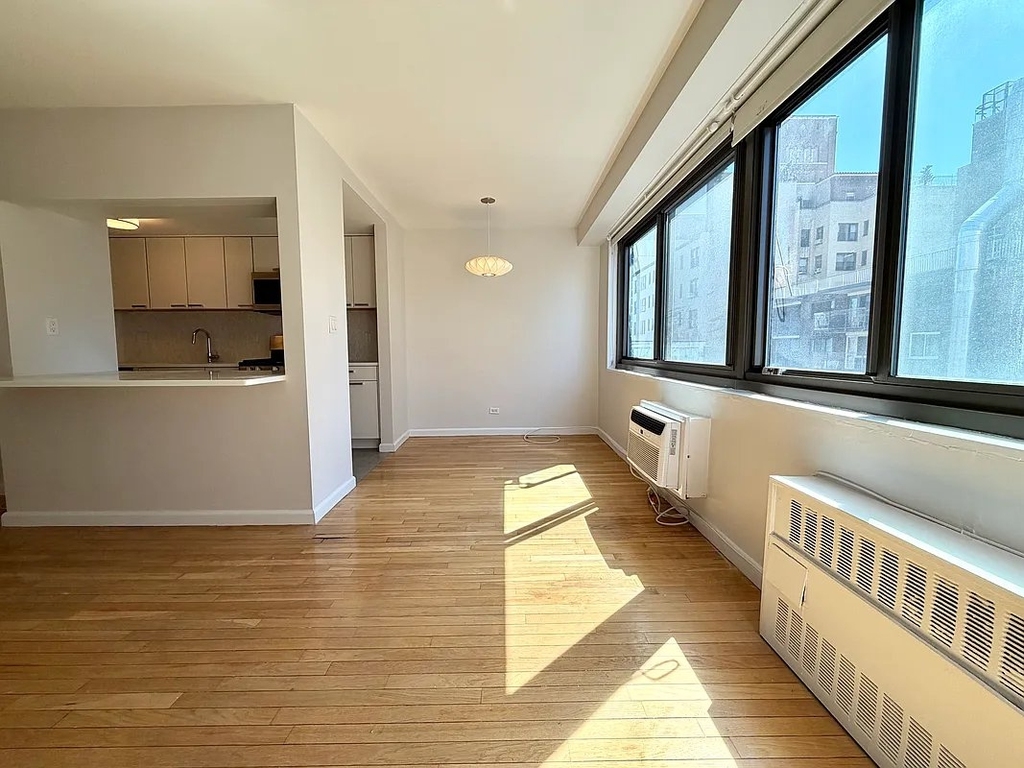 West 97th Street - Photo 5