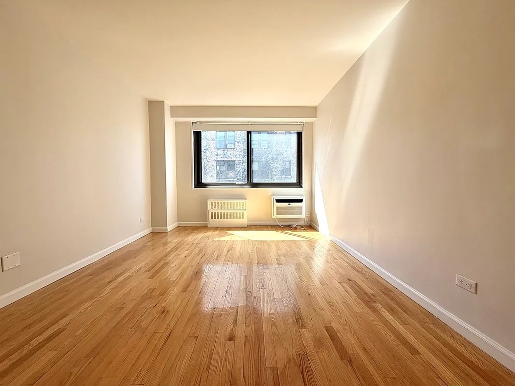 West 97th Street - Photo 9
