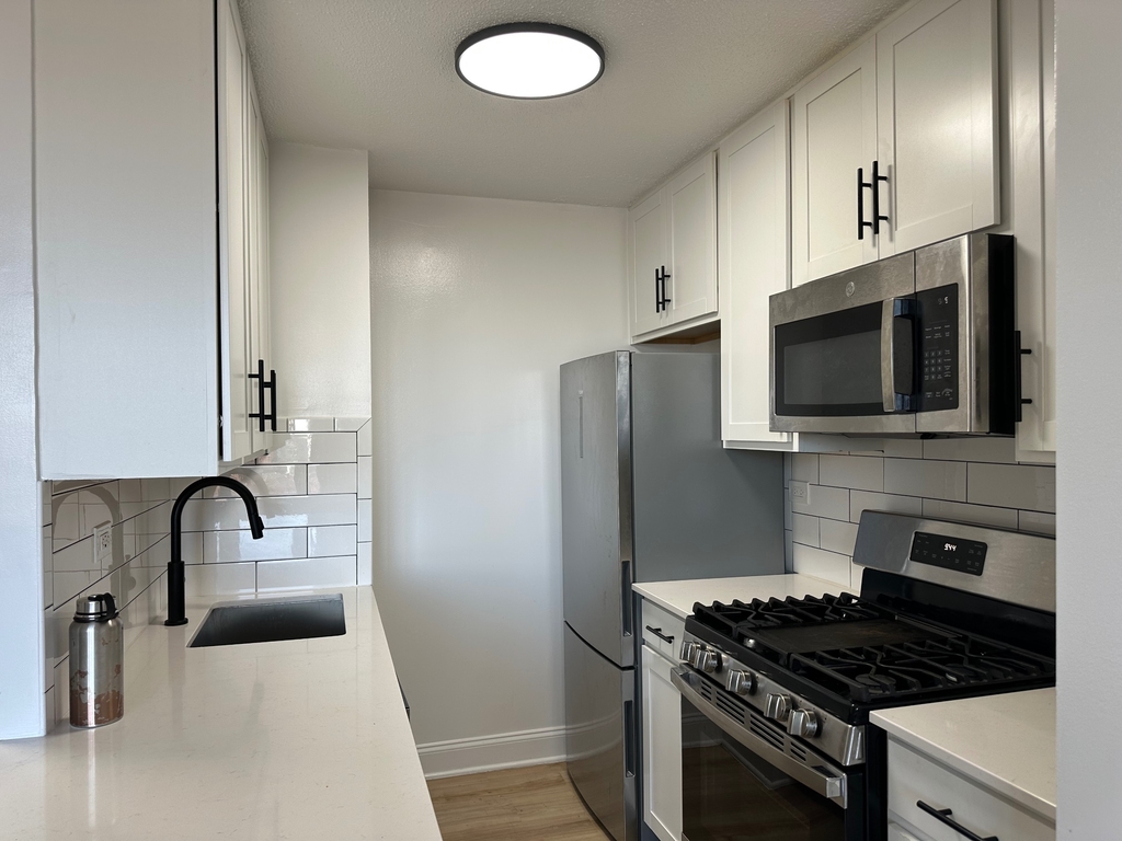 3333 Broadway - Photo 1