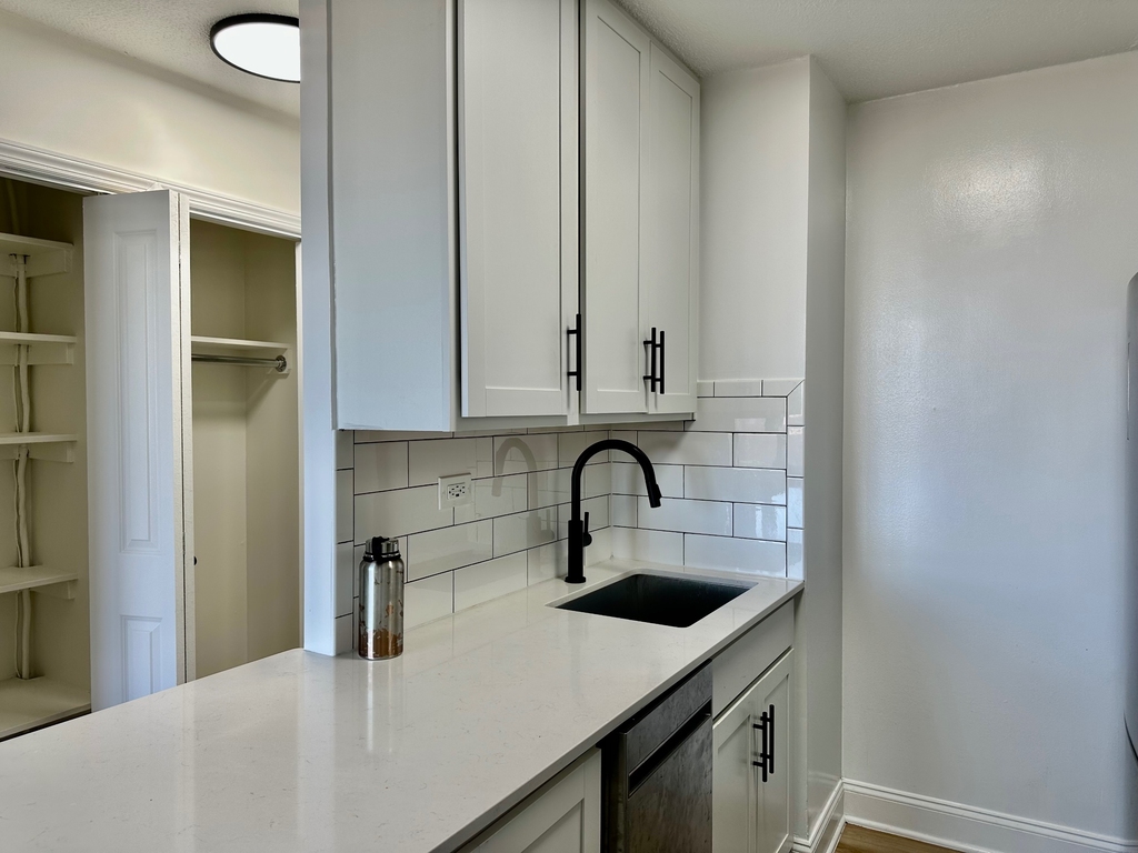 3333 Broadway - Photo 2