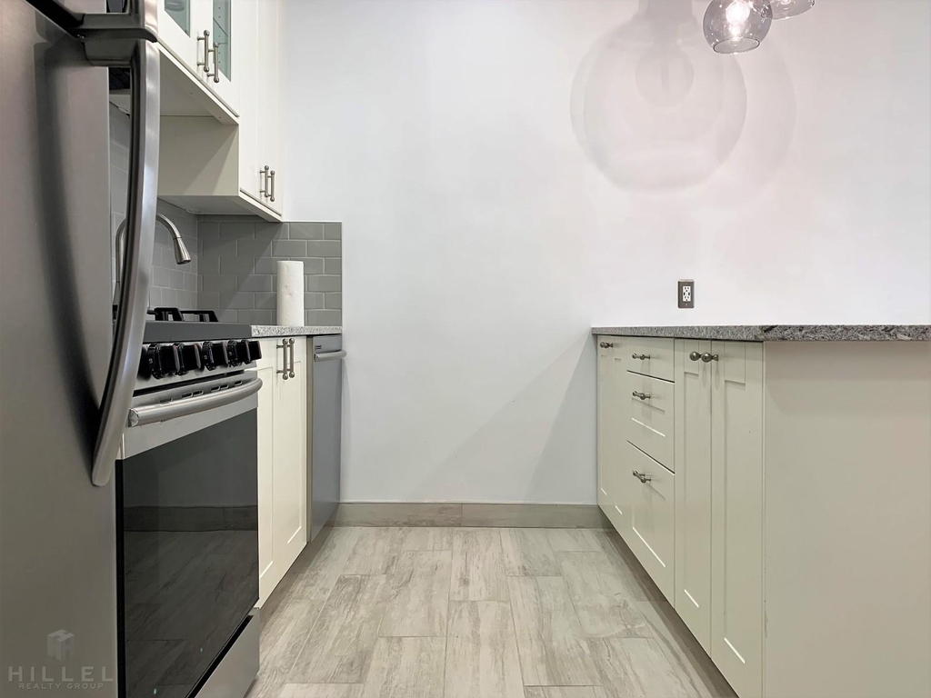7508 62nd Street - Photo 3