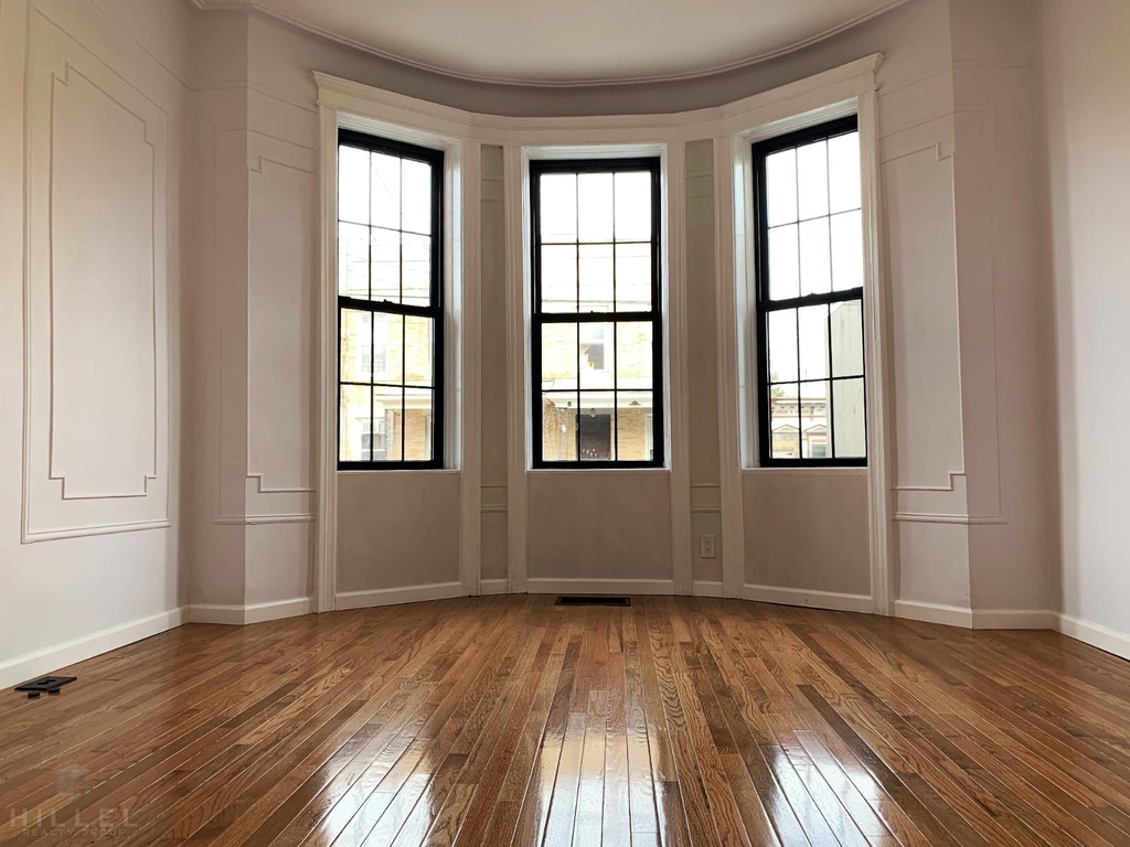 7508 62nd Street - Photo 4