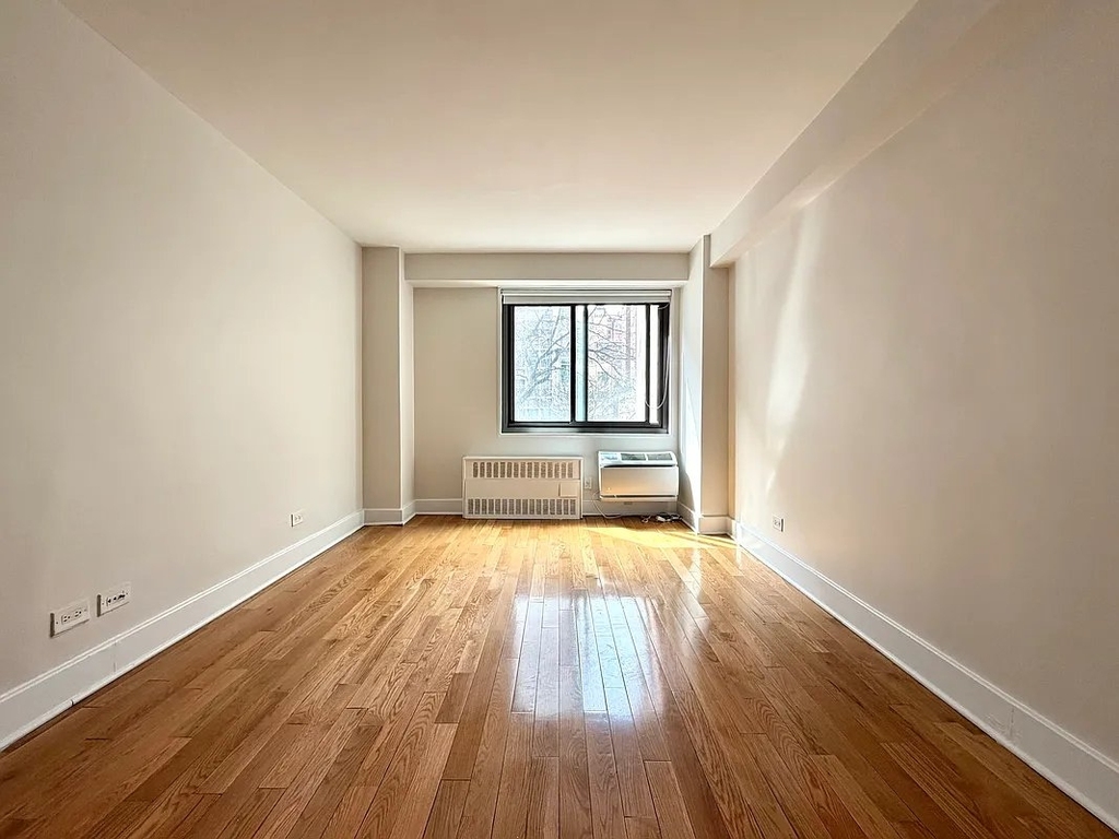 West 96th Street - Photo 11
