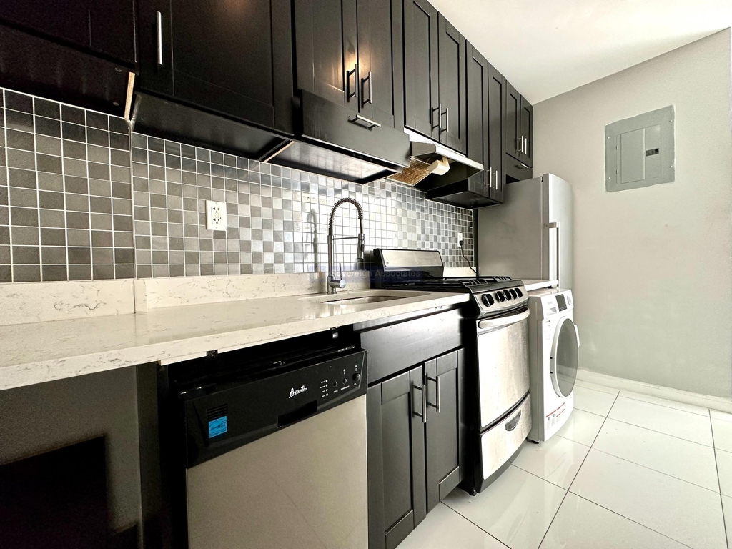 350 Manhattan Avenue - Photo 6