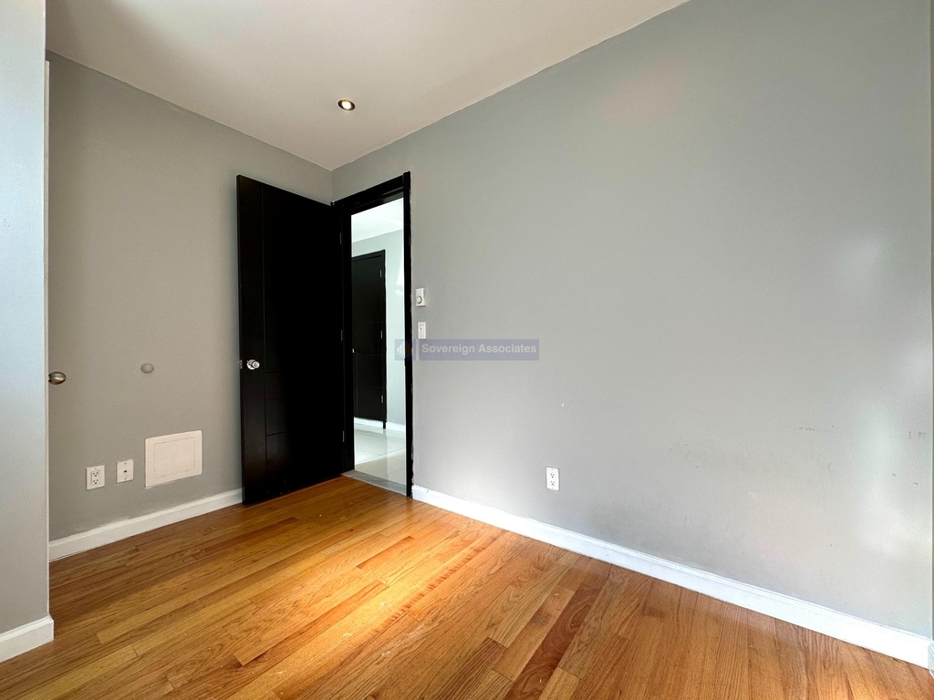 350 Manhattan Avenue - Photo 11
