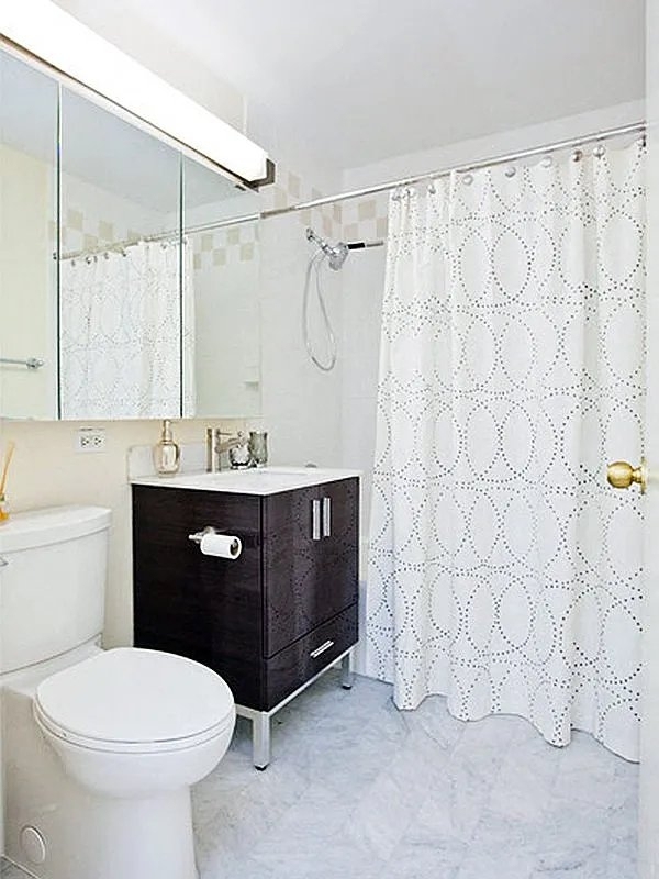 West 42nd Street - Photo 1