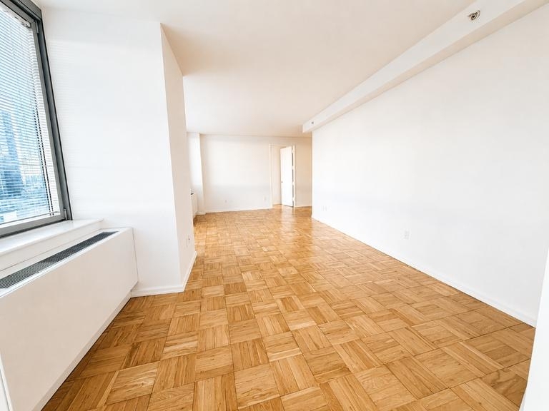 West 37th Street - Photo 6