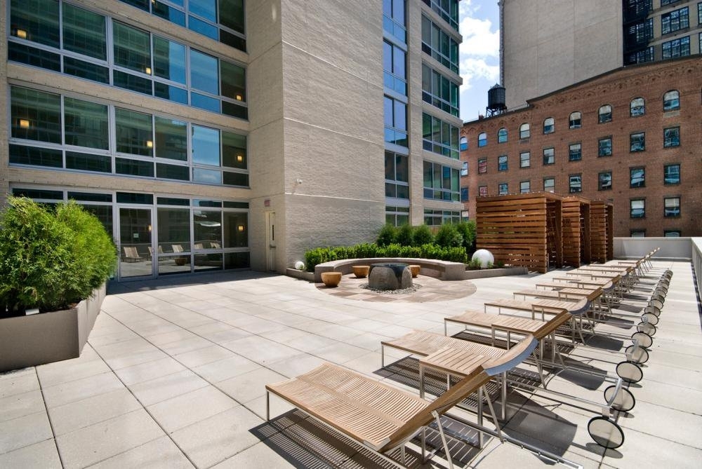 West 37th Street - Photo 9