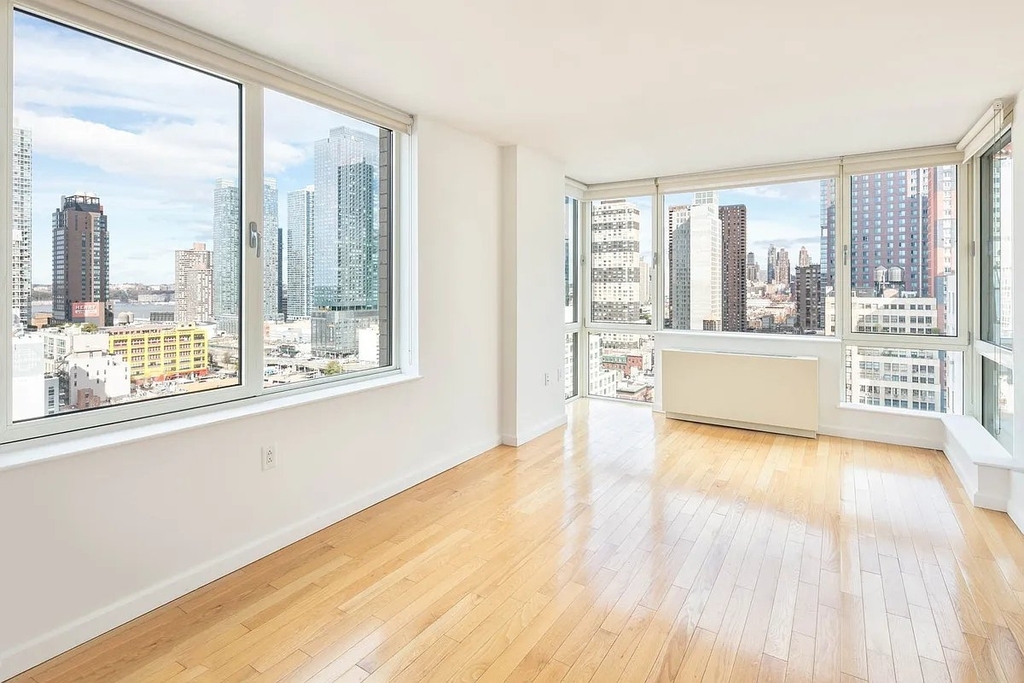 West 37th Street - Photo 2