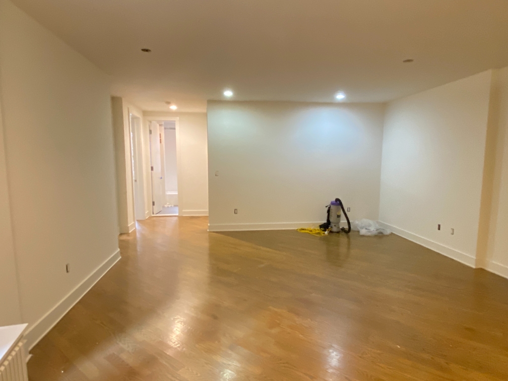 East 70th St & 3rd Ave - Photo 10