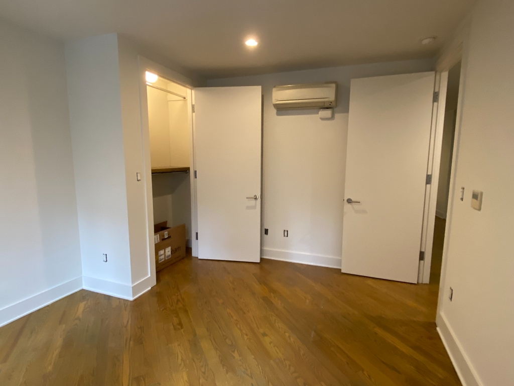 East 70th St & 3rd Ave - Photo 5